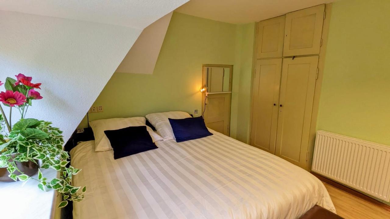 Grosse Ferienwohnung Mit Loggia Und Garten In Chociebuż Zewnętrze zdjęcie