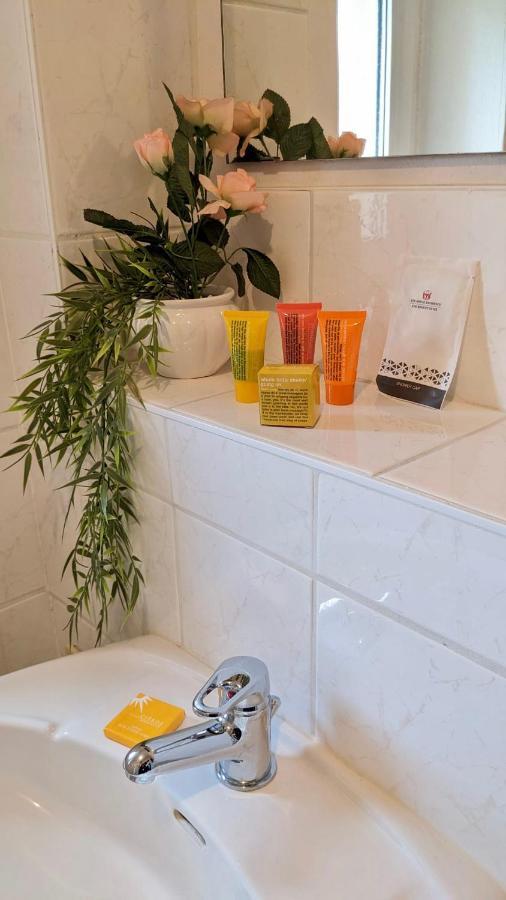 Grosse Ferienwohnung Mit Loggia Und Garten In Chociebuż Zewnętrze zdjęcie